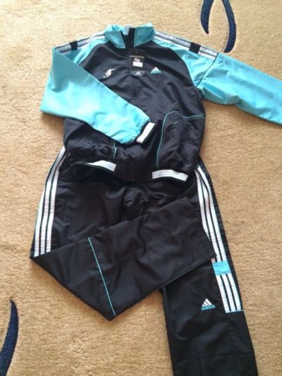 Лот: 3977485. Фото: 1. Костюм Adidas. Костюмы классические, деловые