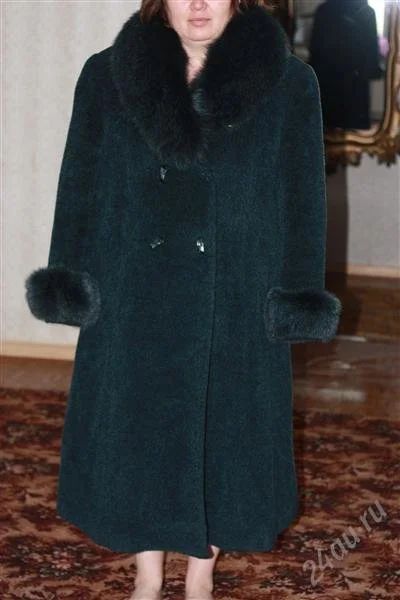 Лот: 792680. Фото: 1. Пальто с песцом зеленого цвета. Верхняя одежда
