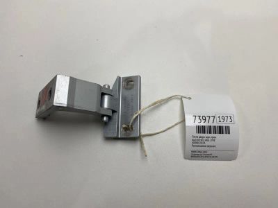 Лот: 21112108. Фото: 1. Петля двери Audi A8 1998 4D0881347A... Кузов