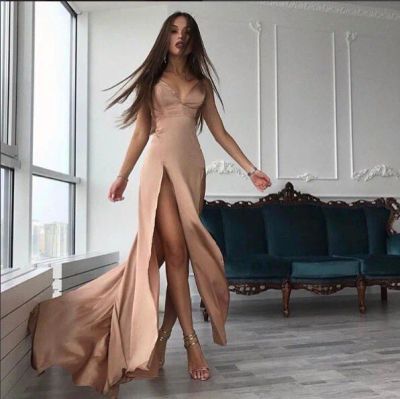 Лот: 11422815. Фото: 1. платье с вырезами. Платья