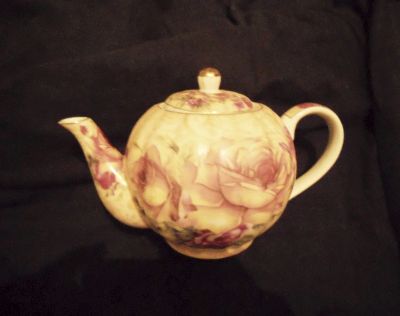 Лот: 7799550. Фото: 1. Чайник с розами, 1 л. Чайники, заварники, турки