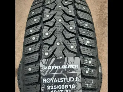 Лот: 24342177. Фото: 1. Зимняя резина 225/60 R-18 "Royal... Шины