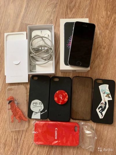 Лот: 16280383. Фото: 1. iPhone SE space grey 32гб. Смартфоны