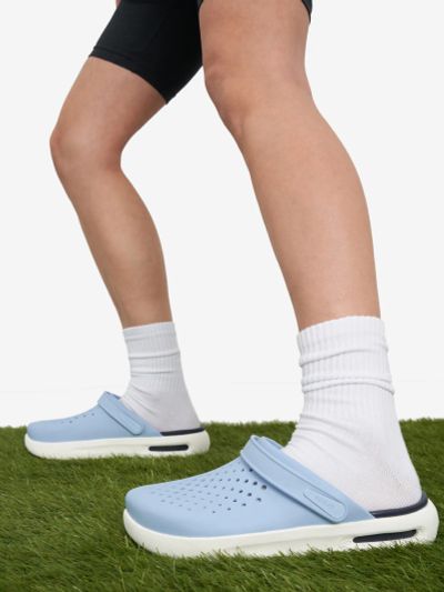 Лот: 25367846. Фото: 1. Сабо женские Crocs InMotion, Голубой. Шлепанцы, сланцы