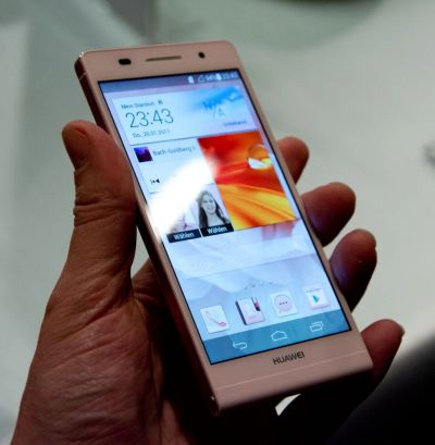 Лот: 4923492. Фото: 1. Huawei Ascend p6 pink куплен в... Смартфоны