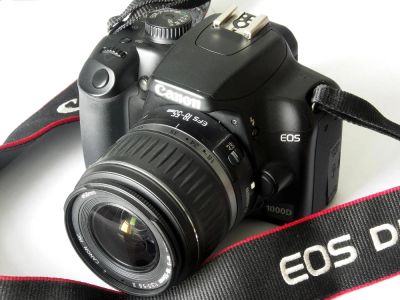 Лот: 2372254. Фото: 1. CANON EOS 1000D Kit EF-S 18-55. Цифровые зеркальные