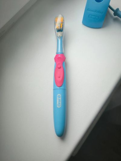 Лот: 22170113. Фото: 1. Электрическая зубная щётка Oral-b. Электрические зубные щетки и ирригаторы