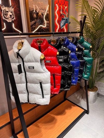Лот: 25272349. Фото: 1. Жилет dsquared2. Верхняя одежда