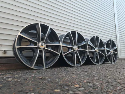 Лот: 24696340. Фото: 1. Комплект Оригинальных Литых дисков... Диски