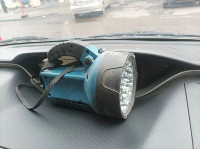 Лот: 25404575. Фото: 1. Аккумуляторный фонарь неиспраный. Фонарики