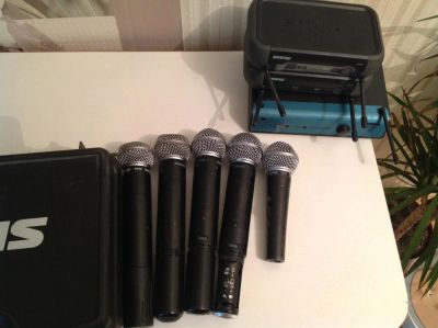 Лот: 4572625. Фото: 1. Пять микрофонов Shure SM58. Студийные микрофоны, радиомикрофоны и радиосистемы