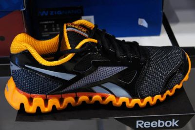 Лот: 4052699. Фото: 1. Беговые кроссовки Reebok Zignano... Кеды, кроссовки, слипоны