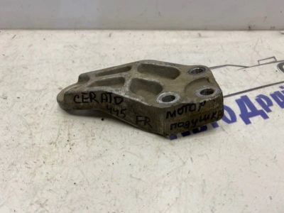 Лот: 21715246. Фото: 1. кронштейн двигателя Kia Cerato... Двигатель и элементы двигателя