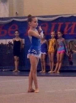 Лот: 4559874. Фото: 1. Купальник для выступлений по художественной... Спортивная символика и атрибутика