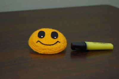 Лот: 4624223. Фото: 1. Маленький смайлик (вязаный). Мягкие