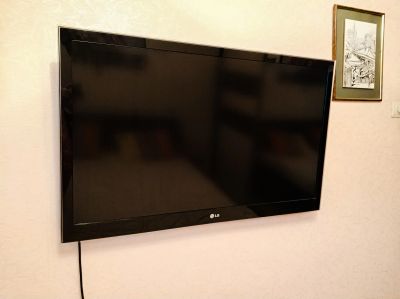 Лот: 15204536. Фото: 1. Телевизор LG42LV4500. Телевизоры