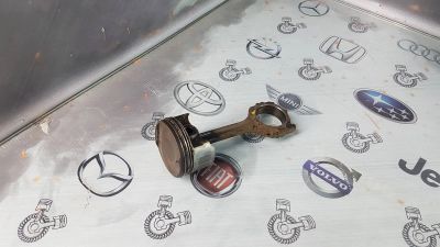 Лот: 23584353. Фото: 1. Поршень с шатуном Mitsubishi Lancer... Двигатель и элементы двигателя