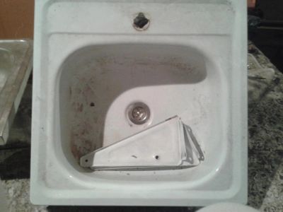 Лот: 4787355. Фото: 1. Мойка эмалированная со сливом... Мойки кухонные