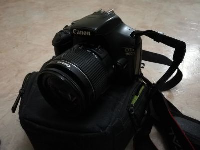 Лот: 16068437. Фото: 1. Зеркальный фотоаппарат Canon EOS... Цифровые зеркальные