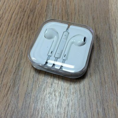 Лот: 9049961. Фото: 1. Оригинальные наушники Apple EarPods. Красноярск