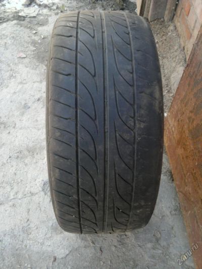 Лот: 5625418. Фото: 1. Шины Dunlop 235/45R17. Шины