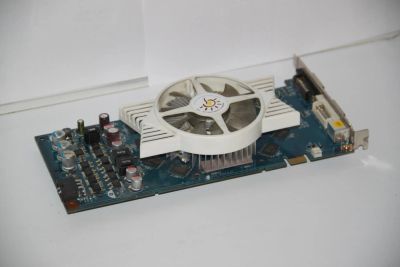 Лот: 9094502. Фото: 1. Видеокарта GeForce 9800GT. Видеокарты