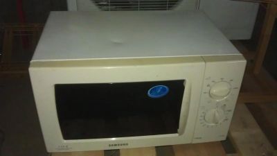 Лот: 4707169. Фото: 1. микроволновая печь Samsung Б/У. Микроволновки, мини-печи