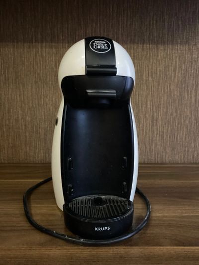 Лот: 15258396. Фото: 1. Кофеварка Nescafé Dolce Gusto. Чайники, кофемашины, кулеры