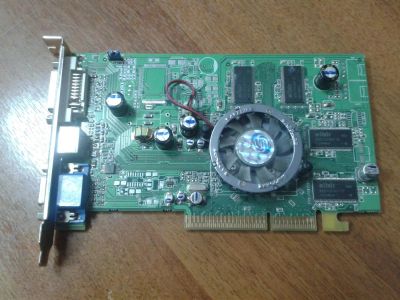 Лот: 4991106. Фото: 1. Видеоадаптер Sapphire Radeon 9550... Видеокарты