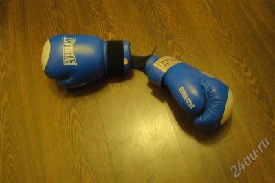 Лот: 687581. Фото: 1. боксерские перчатки EVERLAST 10-oz... Другое (обмундирование и экипировка)