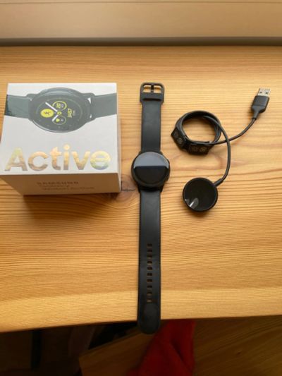 Лот: 17784433. Фото: 1. Samsung watch active. Смарт-часы, фитнес-браслеты, аксессуары
