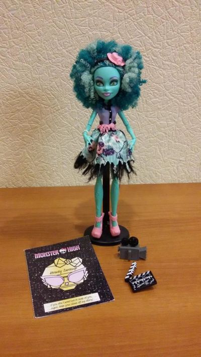 Лот: 6210150. Фото: 1. Monster High Хани Свомп (Монстр... Куклы и аксессуары