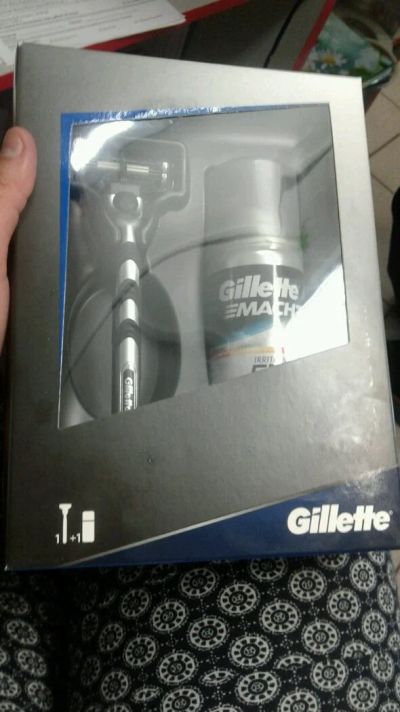 Лот: 12576626. Фото: 1. Подарочный набор.Gillette mach... Подарки на Новый год