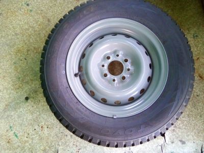 Лот: 17450232. Фото: 1. Продам одно колесо шиповка R13... Шины