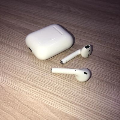 Лот: 14304057. Фото: 1. Наушники Apple Airpods 1-го поколения. Наушники, гарнитуры