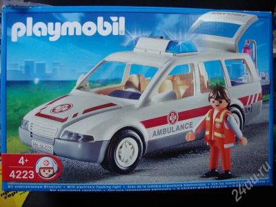 Лот: 444132. Фото: 1. PLAYMOBIL Машина неотложной помощи. Конструкторы