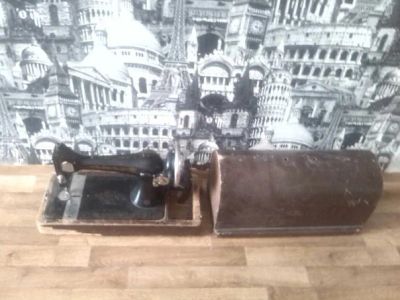 Лот: 7018934. Фото: 1. Швейная машинка. Швейная, вязальная
