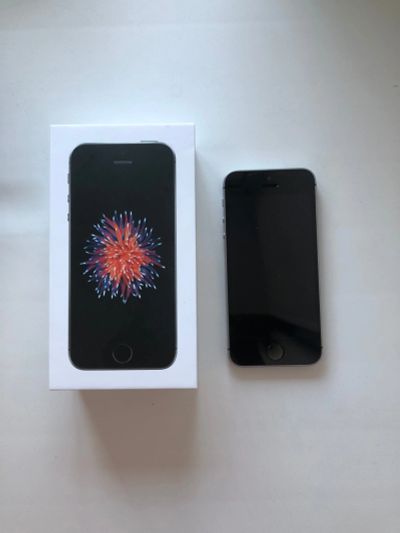 Лот: 11913422. Фото: 1. Iphone SE 32gb (идеальное состояние... Смартфоны