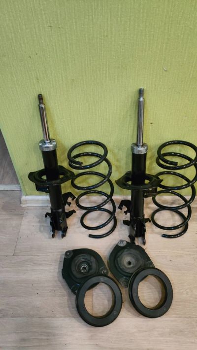 Лот: 19831425. Фото: 1. Стойки Nissan tiida 2004-2012... Ходовая, подвеска, рулевое управление