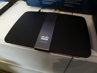 Лот: 4993084. Фото: 1. Wi-fi роутер Linksys E4200. Маршрутизаторы (роутеры)