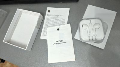 Лот: 15986361. Фото: 1. Гарнитура EarPods оригинал новая. Красноярск