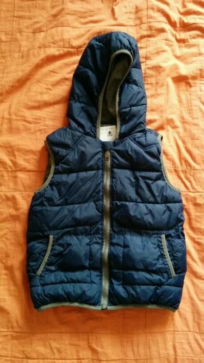 Лот: 7173218. Фото: 1. Жилет Zara Kids р.116. Верхняя одежда