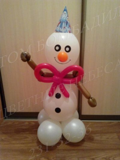 Лот: 8759007. Фото: 1. Снеговик из воздушных шаров.Воздушные... Воздушные шары