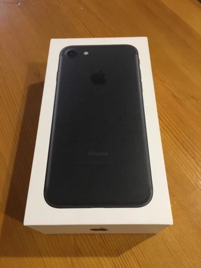 Лот: 10459736. Фото: 1. Iphone 7 32GB Black. Смартфоны