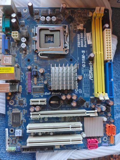 Лот: 25431662. Фото: 1. Материнская плата ASRock G31M-S. Материнские платы