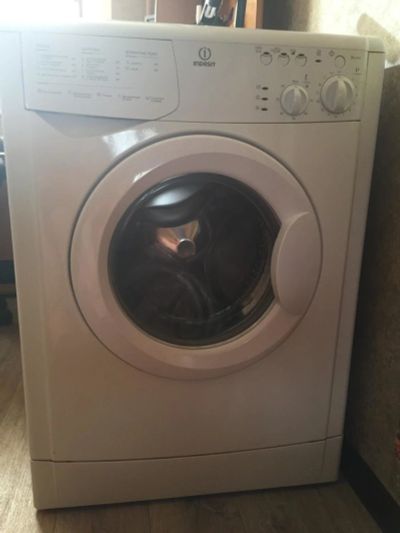 Лот: 9225834. Фото: 1. Indesit WIU102. Стиральные машины