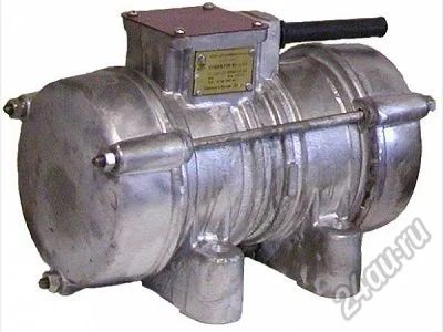 Лот: 9595022. Фото: 1. Вибратор ВИ-9-8В (220В). Строительное
