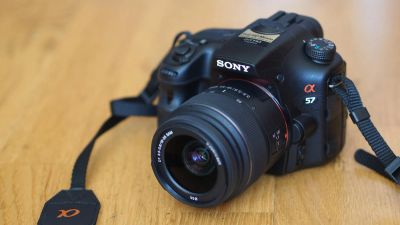 Лот: 7254050. Фото: 1. Sony Alpha SLT-A57 ищет любящий... Цифровые зеркальные