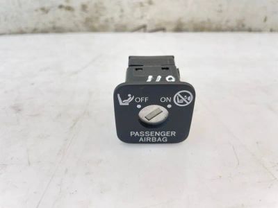 Лот: 25628660. Фото: 1. кнопка airbag toyota corolla ZZE150L. Двигатель и элементы двигателя