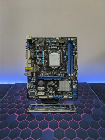 Лот: 25334544. Фото: 1. Материнская плата Asrock H61M-DGS... Материнские платы
